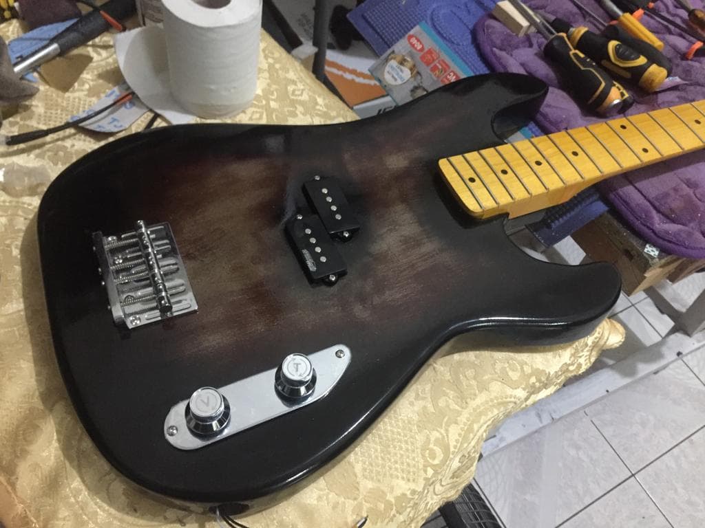 Aru Custom Guitar and Bass